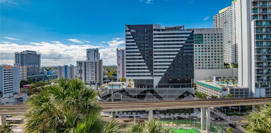 Condominio en Miami, Florida, 3 dormitorios № 1486910