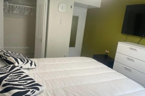 Copropriété à louer à Miami, Floride: 1 chambre, 104.61 m2 № 1889864 - photo 2