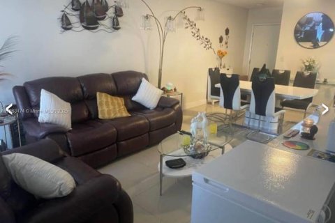 Condo in Miami, Florida, 1 bedroom  № 1889864 - photo 8