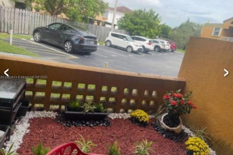 Condo in Miami, Florida, 1 bedroom  № 1889864 - photo 9