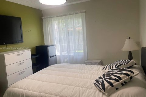Condo in Miami, Florida, 1 bedroom  № 1889864 - photo 6
