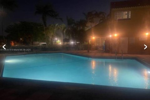 Condo in Miami, Florida, 1 bedroom  № 1889864 - photo 10