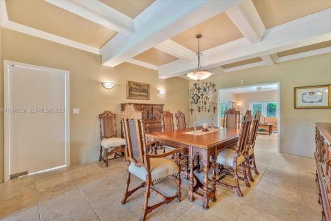 House in Coral Gables, Florida 6 bedrooms, 516.63 sq.m. № 2192100 - photo 14