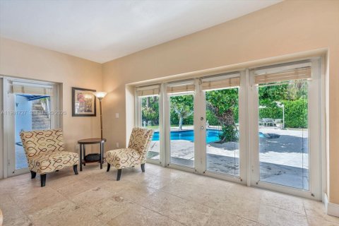 House in Coral Gables, Florida 6 bedrooms, 516.63 sq.m. № 2192100 - photo 20