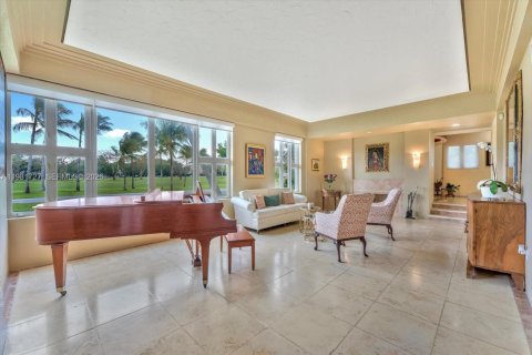 House in Coral Gables, Florida 6 bedrooms, 516.63 sq.m. № 2192100 - photo 13