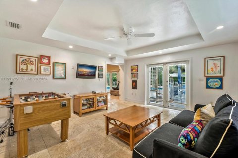 House in Coral Gables, Florida 6 bedrooms, 516.63 sq.m. № 2192100 - photo 23