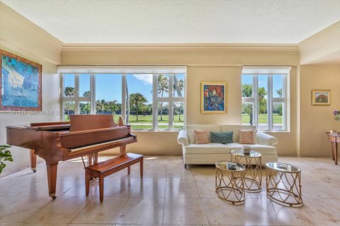 House in Coral Gables, Florida 6 bedrooms, 516.63 sq.m. № 2192100 - photo 18