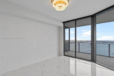 Condo in Miami, Florida, 3 bedrooms  № 1882116 - photo 29