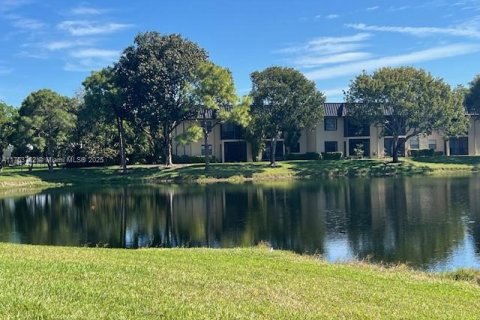 Condo in Pembroke Pines, Florida, 2 bedrooms  № 1730499 - photo 27