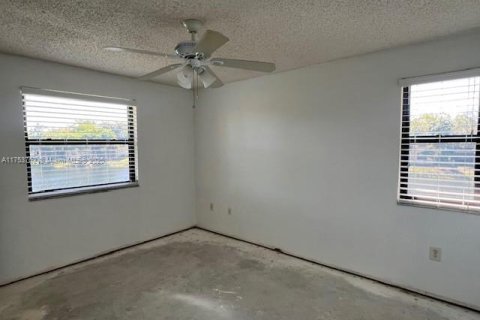 Condo in Pembroke Pines, Florida, 2 bedrooms  № 1730499 - photo 23