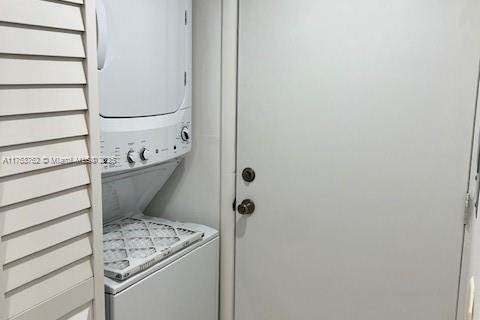 Condo in Pembroke Pines, Florida, 2 bedrooms  № 1730499 - photo 17