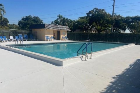 Condo in Pembroke Pines, Florida, 2 bedrooms  № 1730499 - photo 29