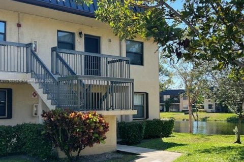 Condo in Pembroke Pines, Florida, 2 bedrooms  № 1730499 - photo 10