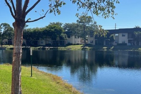 Condo in Pembroke Pines, Florida, 2 bedrooms  № 1730499 - photo 5