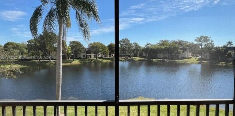 Condo in Pembroke Pines, Florida, 2 bedrooms  № 1730499