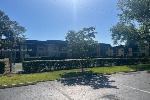 Condo in Pembroke Pines, Florida, 2 bedrooms  № 1730499 - photo 4