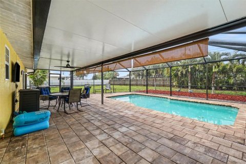 House in Cape Coral, Florida 3 bedrooms, 109.25 sq.m. № 2230777 - photo 30