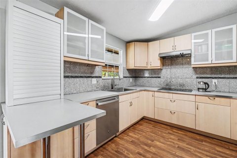 House in Cape Coral, Florida 3 bedrooms, 109.25 sq.m. № 2230777 - photo 13