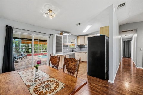 House in Cape Coral, Florida 3 bedrooms, 109.25 sq.m. № 2230777 - photo 10