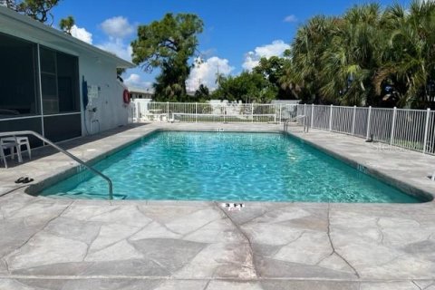 Condo in Englewood, Florida, 2 bedrooms  № 2230797 - photo 2