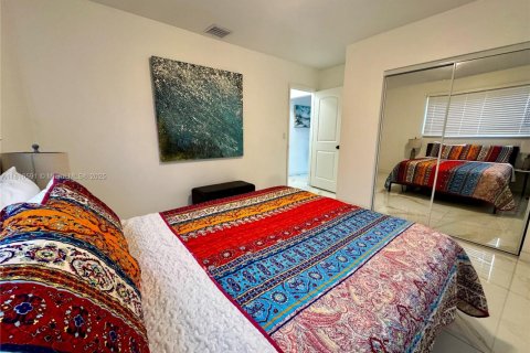 Commercial property in Hallandale Beach, Florida 150.87 sq.m. № 1770436 - photo 29
