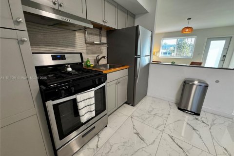 Commercial property in Hallandale Beach, Florida 150.87 sq.m. № 1770436 - photo 10