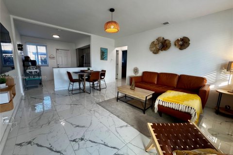 Commercial property in Hallandale Beach, Florida 150.87 sq.m. № 1770436 - photo 5