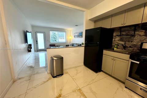 Commercial property in Hallandale Beach, Florida 150.87 sq.m. № 1770436 - photo 27