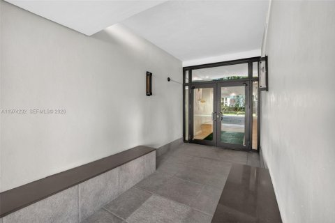 Condo in Fort Lauderdale, Florida, 1 bedroom  № 2244207 - photo 3