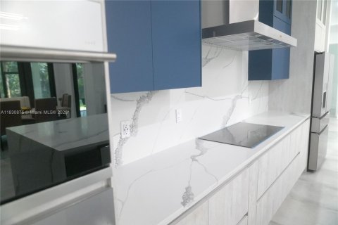 House in Naples, Florida 5 bedrooms, 235.69 sq.m. № 2058833 - photo 25