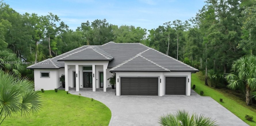 House in Naples, Florida 5 bedrooms, 235.69 sq.m. № 2058833