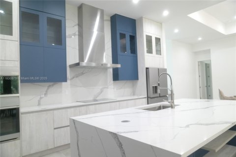 House in Naples, Florida 5 bedrooms, 235.69 sq.m. № 2058833 - photo 24