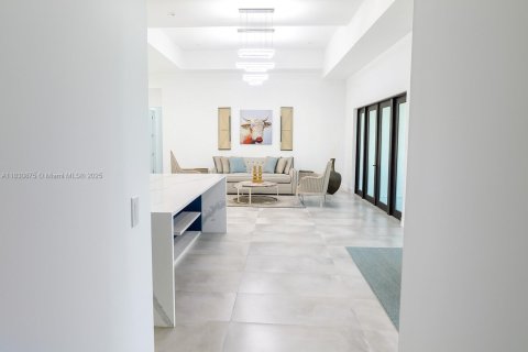 House in Naples, Florida 5 bedrooms, 235.69 sq.m. № 2058833 - photo 26