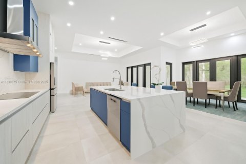 House in Naples, Florida 5 bedrooms, 235.69 sq.m. № 2058833 - photo 18