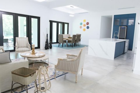 House in Naples, Florida 5 bedrooms, 235.69 sq.m. № 2058833 - photo 14