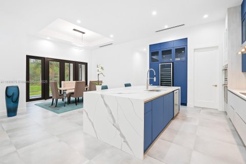 House in Naples, Florida 5 bedrooms, 235.69 sq.m. № 2058833 - photo 16