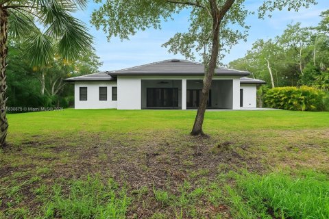 House in Naples, Florida 5 bedrooms, 235.69 sq.m. № 2058833 - photo 3