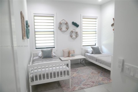 House in Naples, Florida 5 bedrooms, 235.69 sq.m. № 2058833 - photo 29