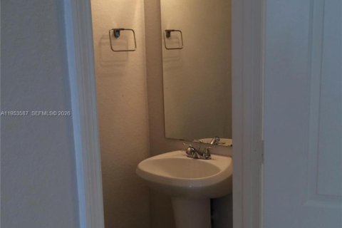 Adosado en alquiler en Hollywood, Florida, 2 dormitorios, 126.81 m2 № 2007914 - foto 4