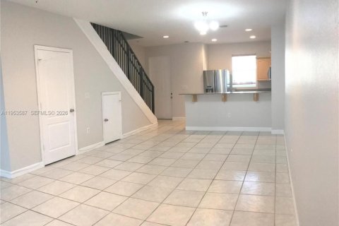 Adosado en alquiler en Hollywood, Florida, 2 dormitorios, 126.81 m2 № 2007914 - foto 3