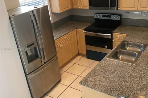 Adosado en alquiler en Hollywood, Florida, 2 dormitorios, 126.81 m2 № 2007914 - foto 2