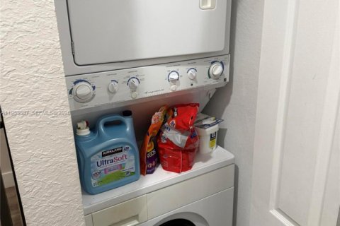 Adosado en alquiler en Hollywood, Florida, 2 dormitorios, 126.81 m2 № 2007914 - foto 10