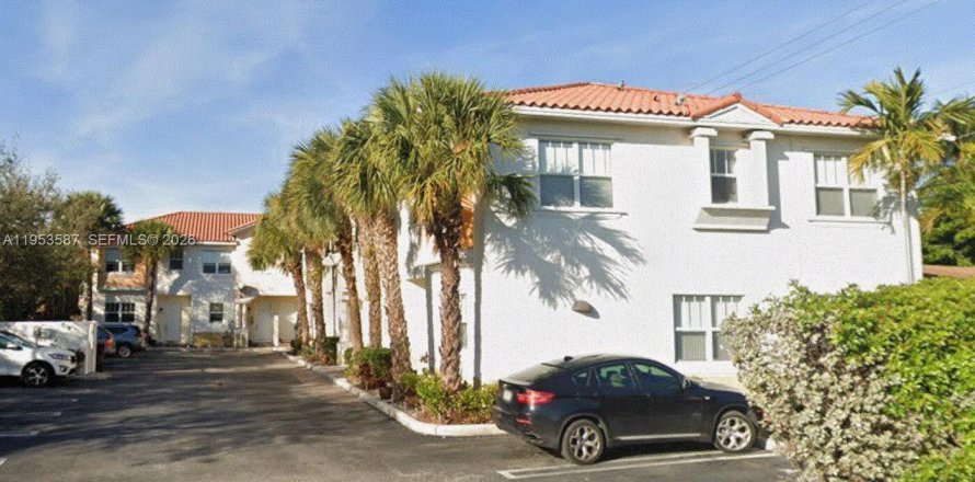 Adosado en Hollywood, Florida 2 dormitorios, 126.81 m2 № 2007914