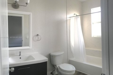 Adosado en alquiler en Hollywood, Florida, 2 dormitorios, 126.81 m2 № 2007914 - foto 8