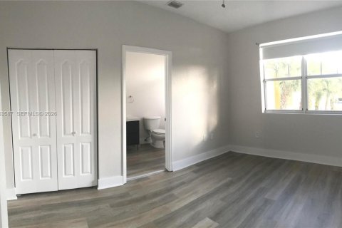 Adosado en alquiler en Hollywood, Florida, 2 dormitorios, 126.81 m2 № 2007914 - foto 7