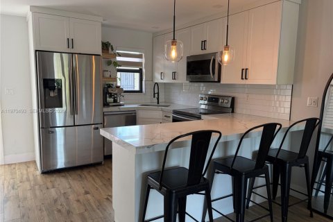 Купить кондоминиум в Хайалиа, Флорида 2 спальни, 80.92м2, № 2032064 - фото 2