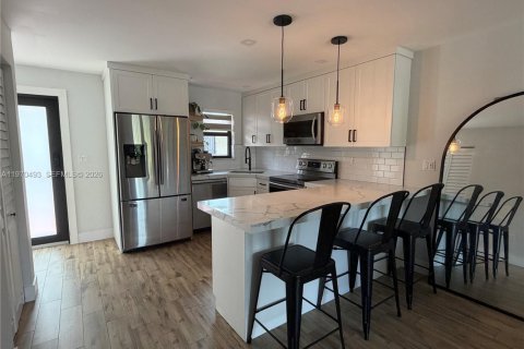 Купить кондоминиум в Хайалиа, Флорида 2 спальни, 80.92м2, № 2032064 - фото 3