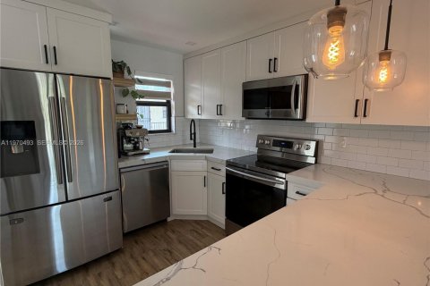 Кондоминиум с 2 спальнями в Хайалиа, Флорида № 2032064