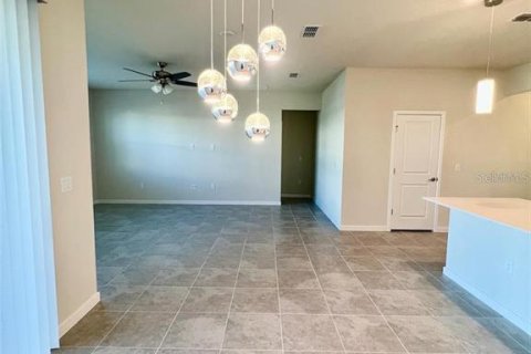 House in Orlando, Florida 4 bedrooms, 171.31 sq.m. № 2395623 - photo 7