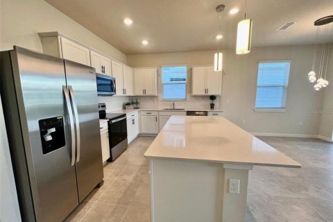 House in Orlando, Florida 4 bedrooms, 171.31 sq.m. № 2395623 - photo 4
